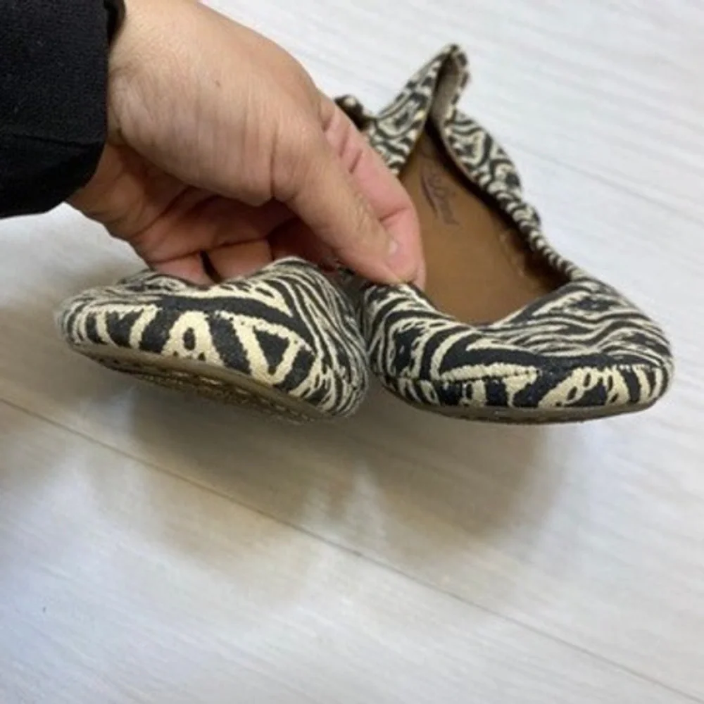 Lucky Brand Womens 9.5 Erin Ballet Flats Ikat Geometric Black‎ Cream Fabric
